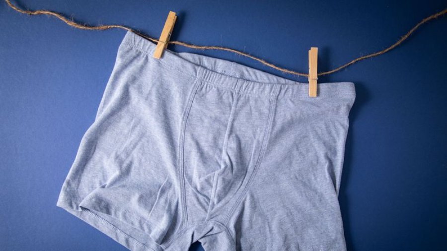 Si duhet t’i kontrollojnë të gjithë burrat – të rinj dhe të moshuar – testikujt e tyre