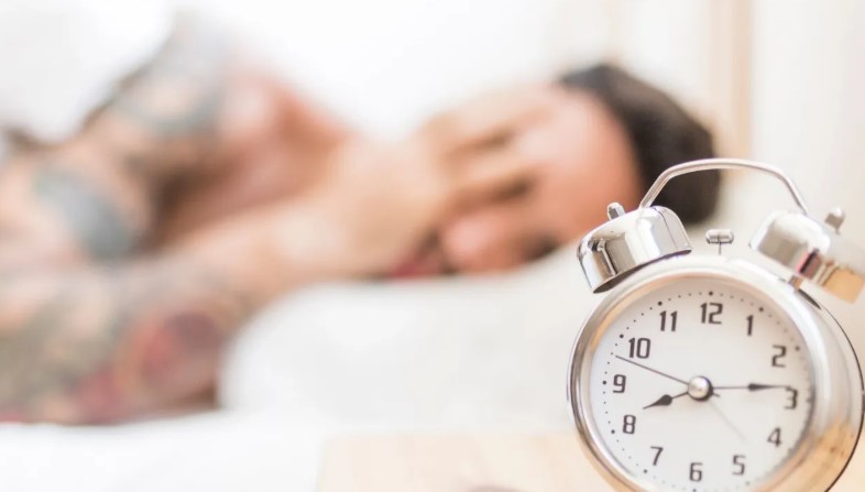 Si ndikon ndryshimi i orës në shëndetin e njeriut, gjashtë efektet negative