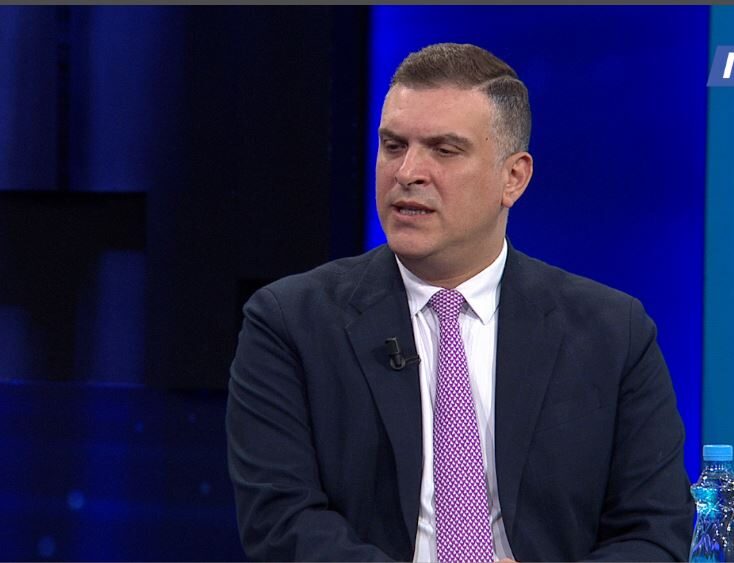 Silva Caka e LSI u emërua zv.ministre e Brendshme/Ironizon Tedi Blushi: Tenxherja gjen kapakun! E dini ku ndodhet…