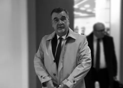 “S’kam gjë me ty”, rrëfimi tronditës i sekretares: E pashë gjyqtarin Kalaja të rrëzohej, i vendosa duart në kraharor…