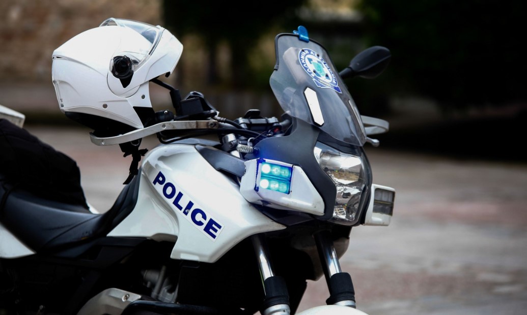 Skenar i denjë për filma, hajduti gjen mënyrën e “veçantë” për të grabitur banesat në Greqi, policia i sekuestron mbi 280 mijë euro