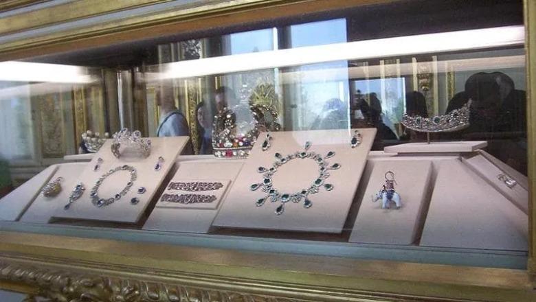 “Skifterët” në Francë grabitin Muzeun e Luvrit/ Hyjnë nga dritarja dhe arratisen me sukter! Zhduken bizhuteritë e Napoleon Bonapartit