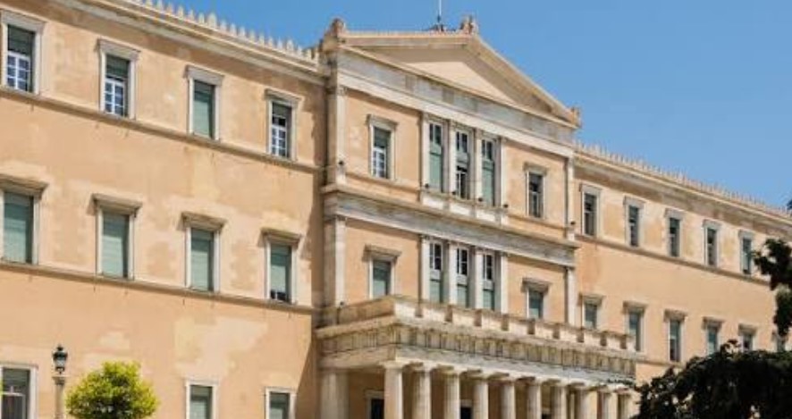 Skllavëri moderne? Greqia legalizon punën 13-orëshe mes protestave masive