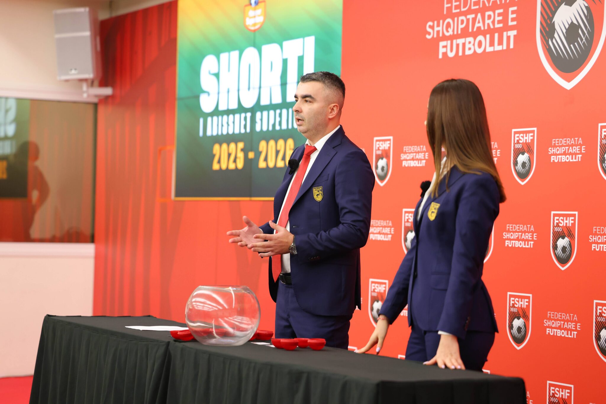 Superioria me axhendë të ngjeshur, javët në vijim