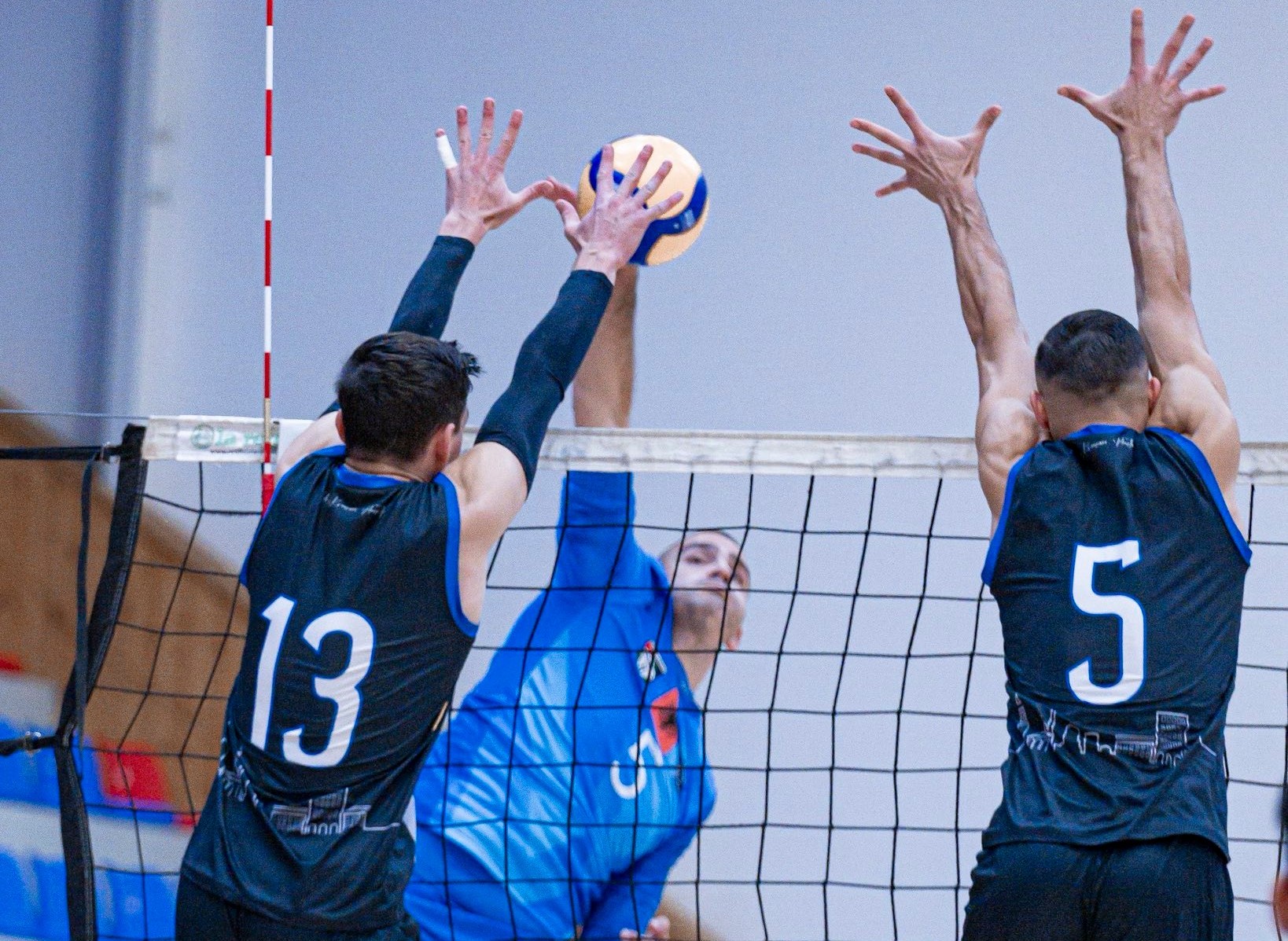 Superliga: Erzeni përmbys Tiranën, Partizani triumfon në Shkodër dhe merr kreysimin