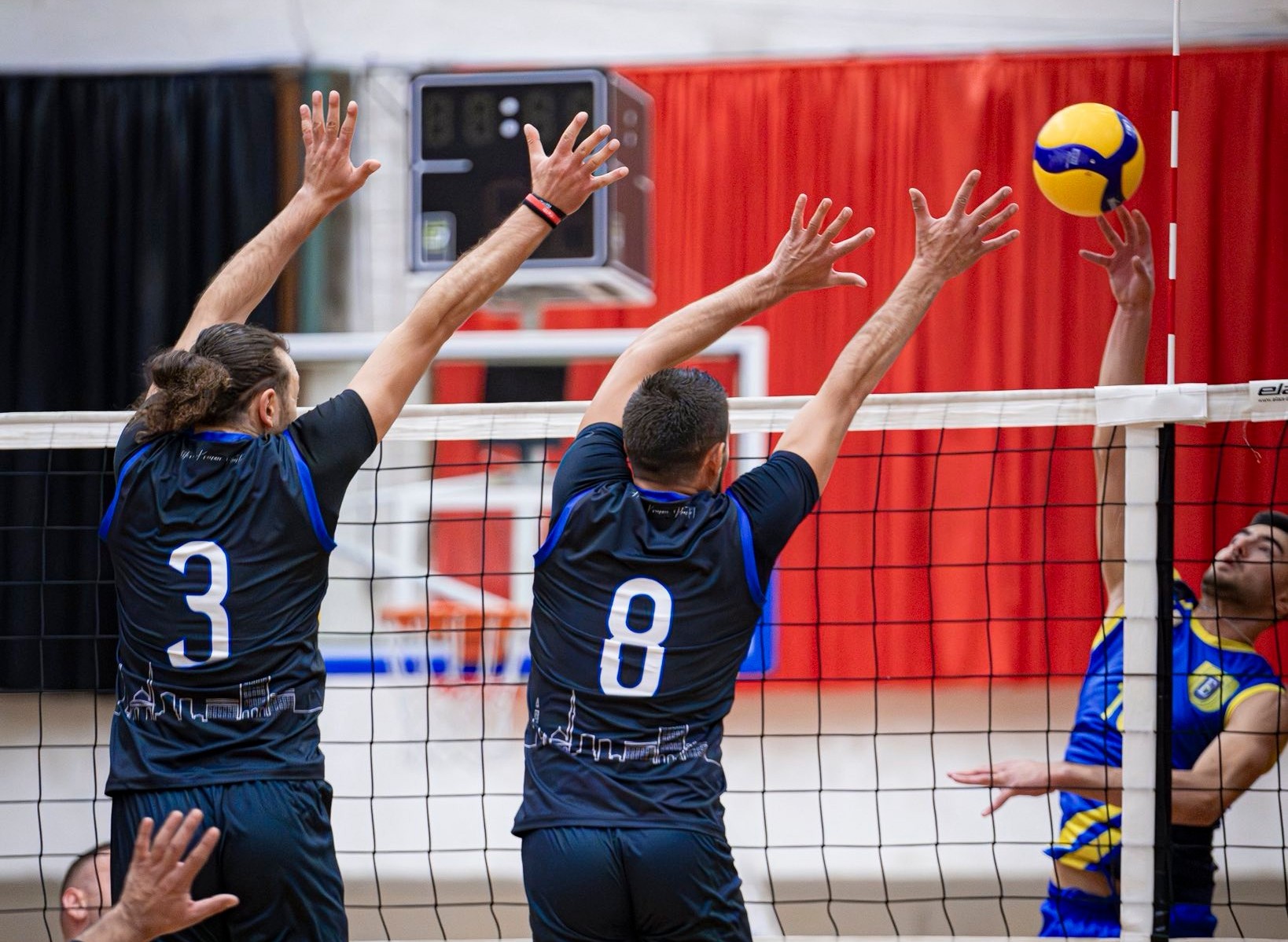 Superliga: Tirana e Skënderbeu fitojnë dhe i afrohen kreut, Partizani triumfon te meshkujt