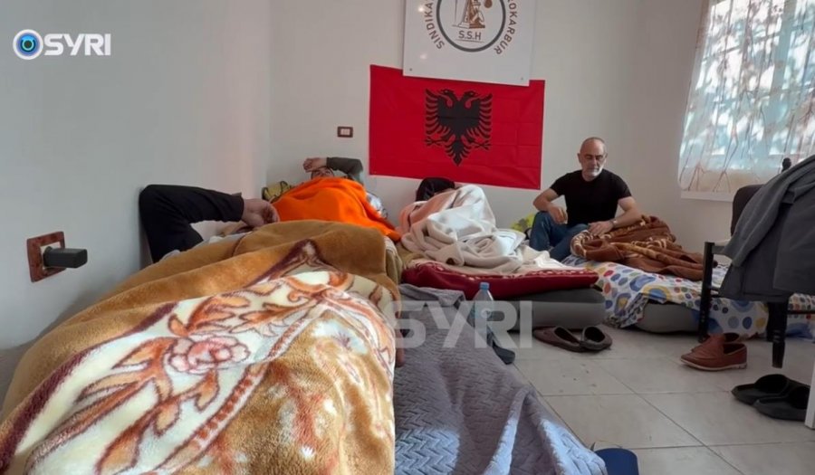 SYRI TV/ Naftëtarët e Bankers 4 ditë në grevë urie: Nuk do ndalim rezistencën