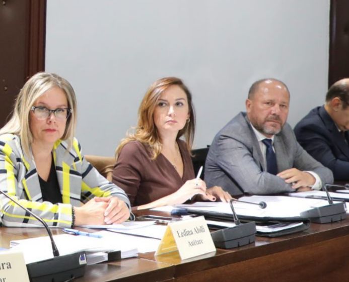 Tabaku: Rënia e euros, flluska në ndërtim dhe rritja e çmimeve po e dëmtojnë ekonominë reale shqiptare