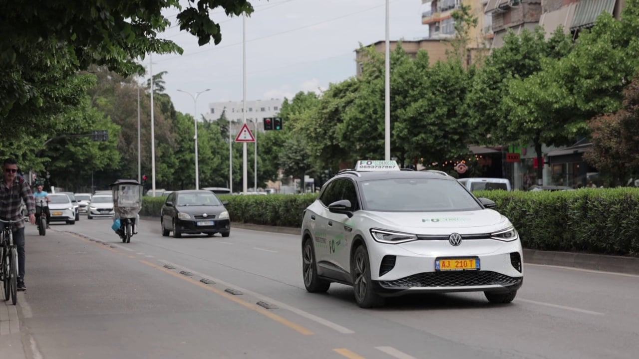 Taksat e automjeteve në e-Albania, shërbimi i ri i pagesës online, kursim kohe dhe shpenzimesh për qytetarët