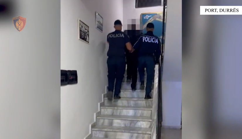 Të dënuarit nga Italia u fshehën në kamion për të kaluar kufirin, arrestohen dy prej tyre dhe shoferi i mjetit