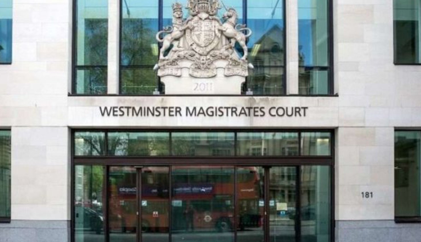 “‘Të gjithë me prindër të sëmurë’ – Gjykatësi britanik ironizon shqiptarët që përdorin të njëjtin skenar”