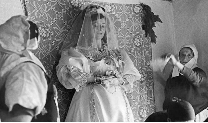 “Të qara me ulërima”… si bëhej dasma shqiptare në vitet e ’80-të