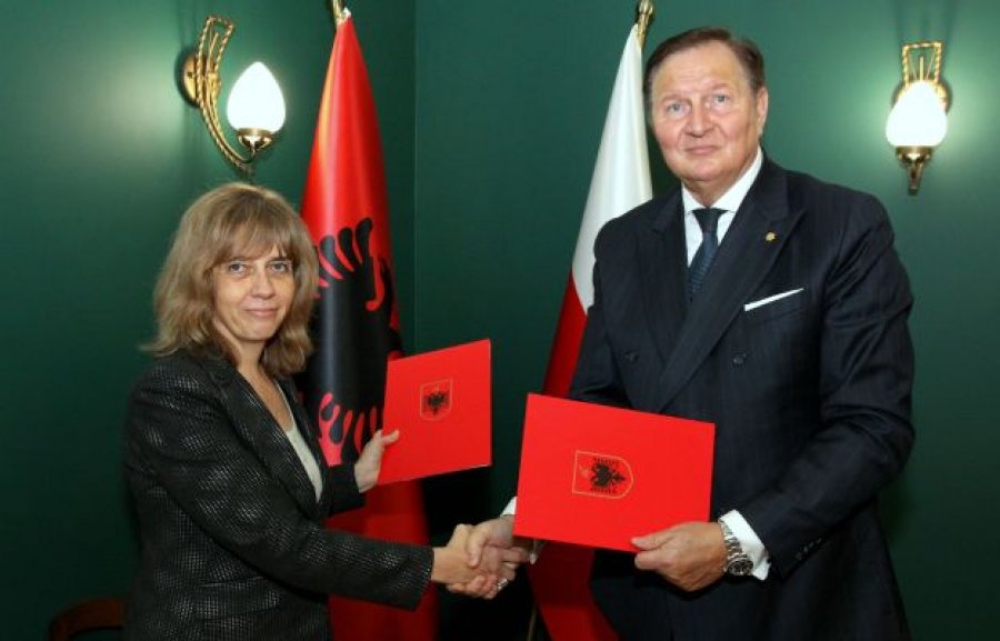 Të rinjtë polakë më afër Shqipërisë: Konsullata në Łódź nismon bashkëpunimin kulturor me shkollat lokale