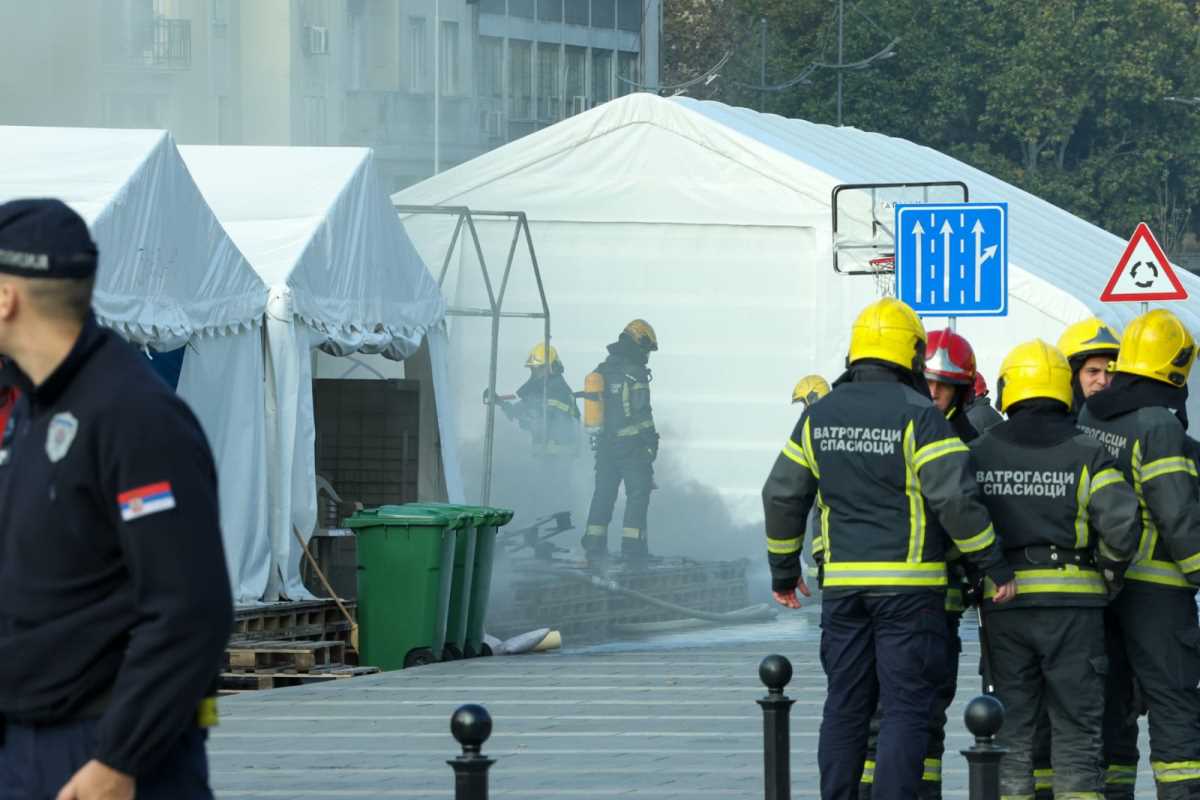 Të shtëna me armë zjarri jashtë parlamentit serb, një person i plagosur