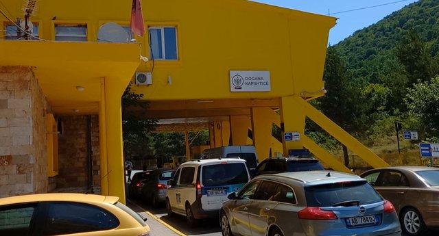 Tentoi të vriste me thikë gjyshin dhe u përpoq të arratisej, arrestohet 35-vjeçari në Kapshticë