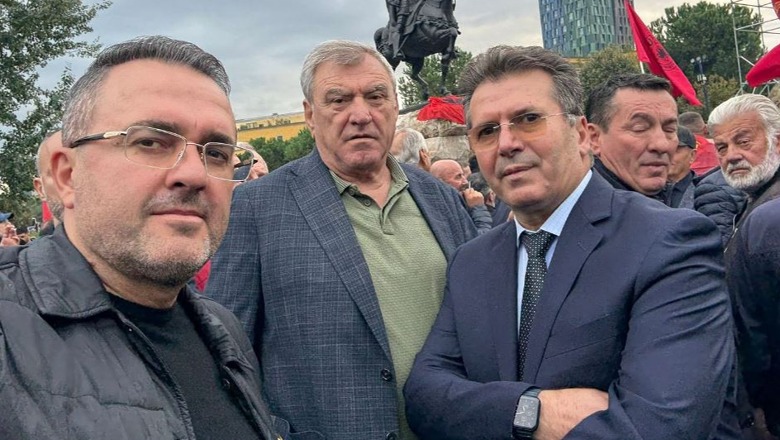 Thyen vendimin e Berishës, Mediu, Duka dhe Artan Luku shfaqen së bashku në protestën për ish-krerët e UÇK në Tiranë