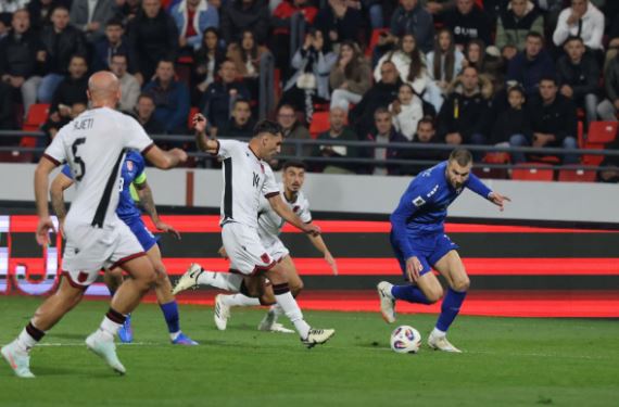 Tifozët kuqezi festë! Mediat serbe: Humbje që vërtetë dhemb. Shqipëria na shoi ëndrrat për Botërorin!