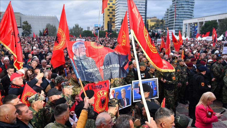 Tirana në qendër të vëmendjes! Protesta për UÇK-në zë vend në mediat ndërkombëtare