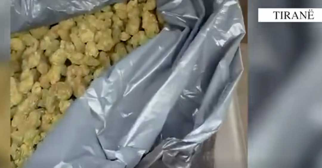 Tiranë, operacioni policor “Aksi”, vë në pranga 2 shtetas që u kapën në flagrancë duke transportuar lëndën narkotike