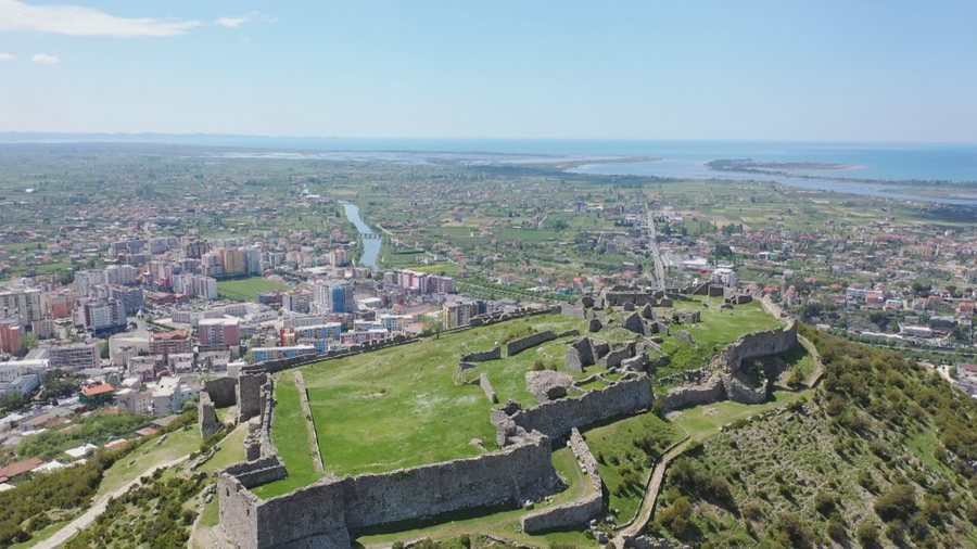 Tjetërsim i pronave në zonën e Lezhës! Lëshohen 10 urdhër arreste, mes tyre zyrtarë dhe policë