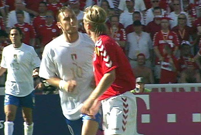 Totti rrëfen çmenduritë e tij…; nga pështyrja e Poulsenit te grushti ndaj Colonnese dhe shqelmi kundër Balotellit