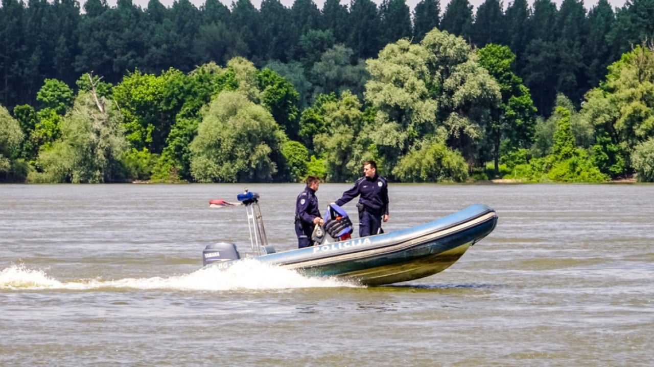 Tragjedi në Danub, një i vdekur dhe tre të zhdukur pas përmbysjes së një varke pranë kufirit serbo-kroat