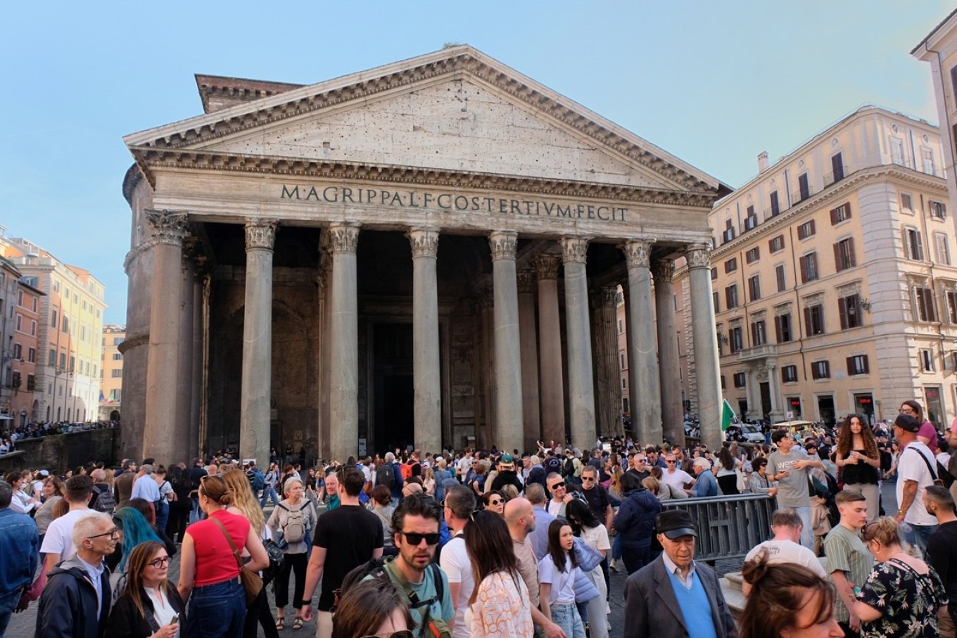 Tragjedi në Romë, turisti japonez humb jetën pasi bie nga muri i jashtëm i Panteonit