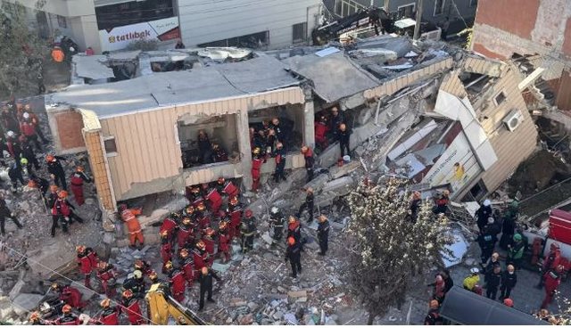 Tragjedi në Turqi: Pesë persona të bllokuar pas rrënimit të ndërtesës