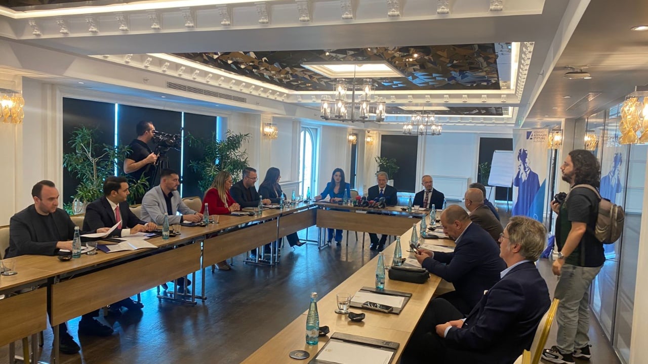 Trajnimi për deputetët e rinj, Berisha: Fatkeqësia më e madhe e një deputeti, shkëputja e lidhjeve me zgjedhësin e tij