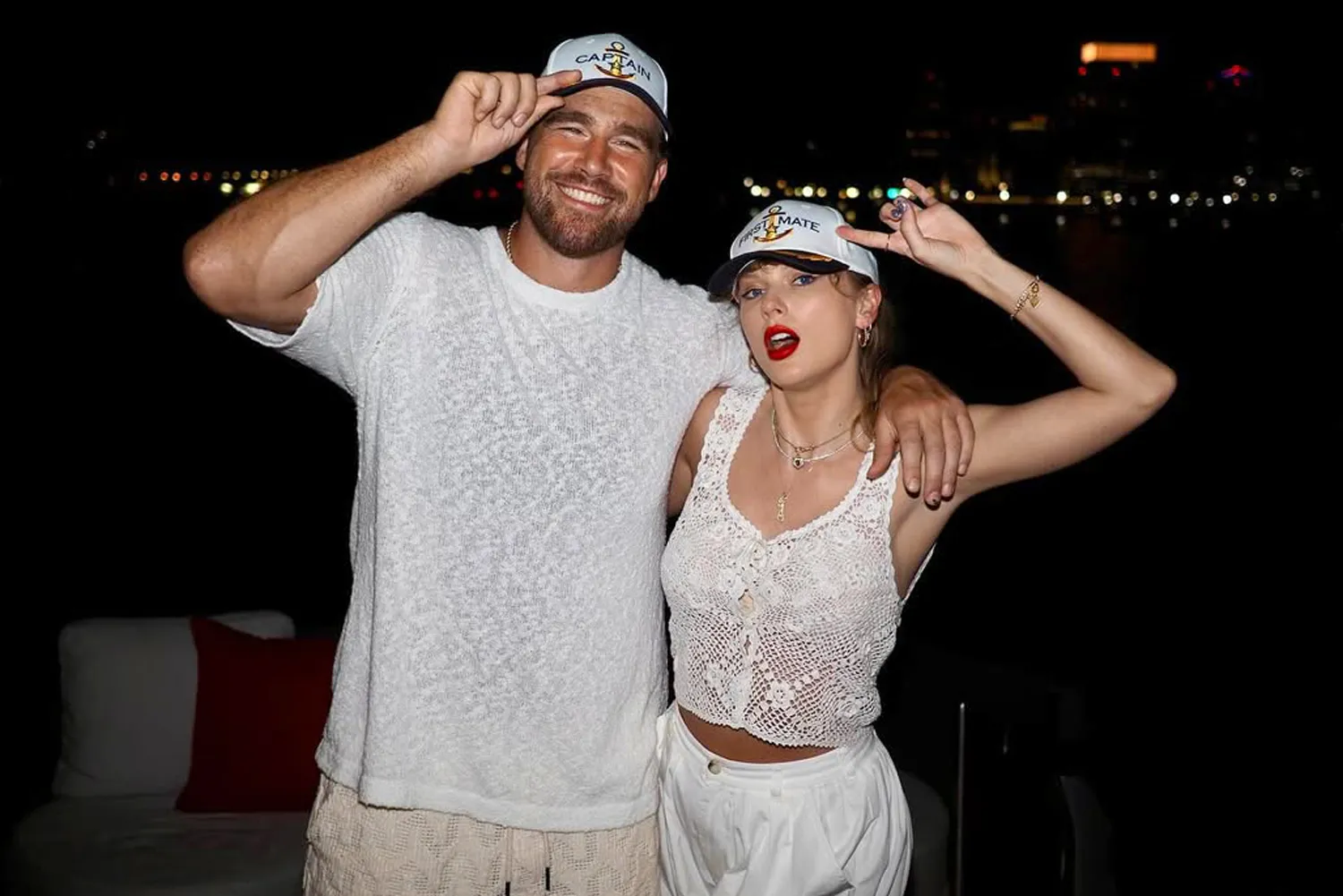 Travis Kelce ngatërron gruan e Hugh Grant me regjisoren Greta Gerwig! Taylor Swift tregon momentin gazmor në “Eras Tour”