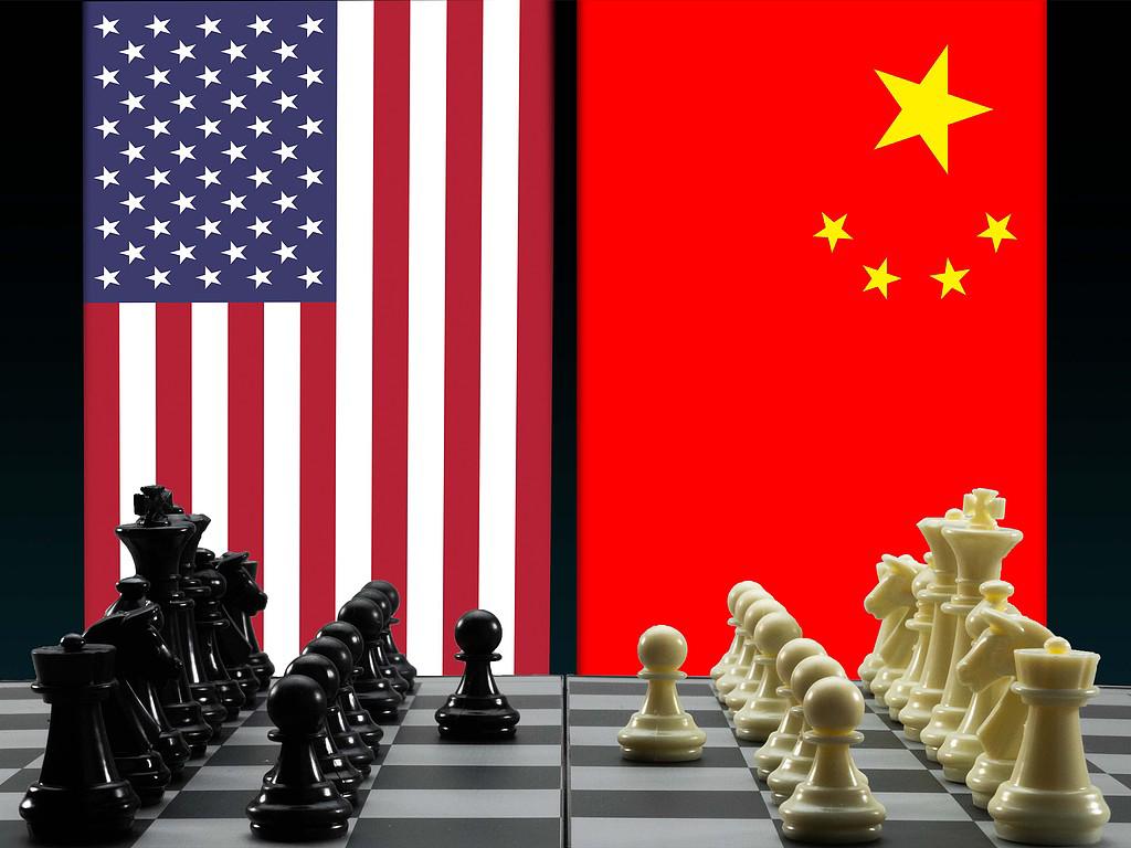 Trump kërcënon me tarifa 100%, Pekini reagon me nxitje dialogu