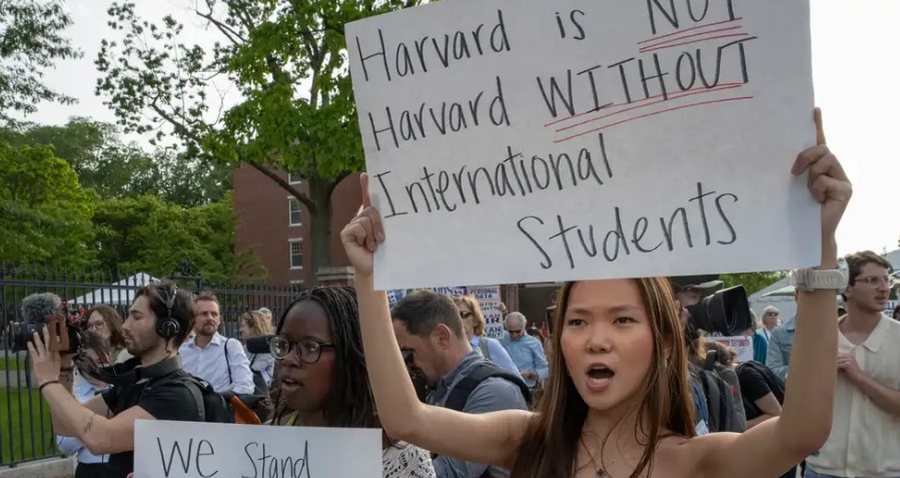 Trumpi financon vetëm universitetet që i binden?