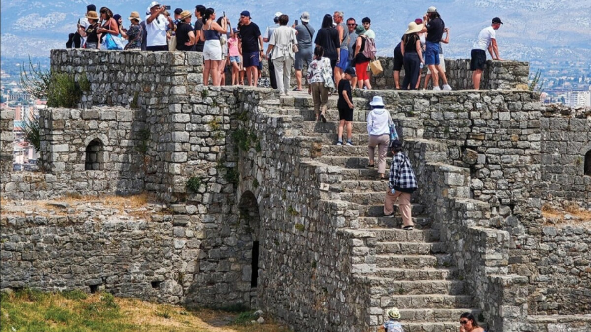 “Turizmi duhet të ndryshojë”, ekspertet tregojne problematiken kryesore, ja çfarë duhet ndryshuar