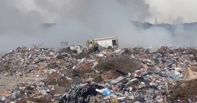 Tymi toksik ‘pushton’ qytetin/ Vlora përfshihet sërish nga zjarret, era favorizon flakët, banorët…