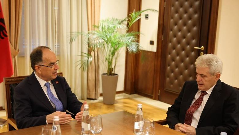 ‘UÇK-ja bën krenar çdo shqiptar’, Begaj takon Ali Ahmetin: Tubimi krah veteranëve në Tiranë dëshmon mbështetje unanime