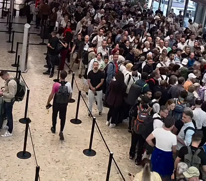 Udhëtimet drejt Europës, radhët e pafund dhe nervat në limit