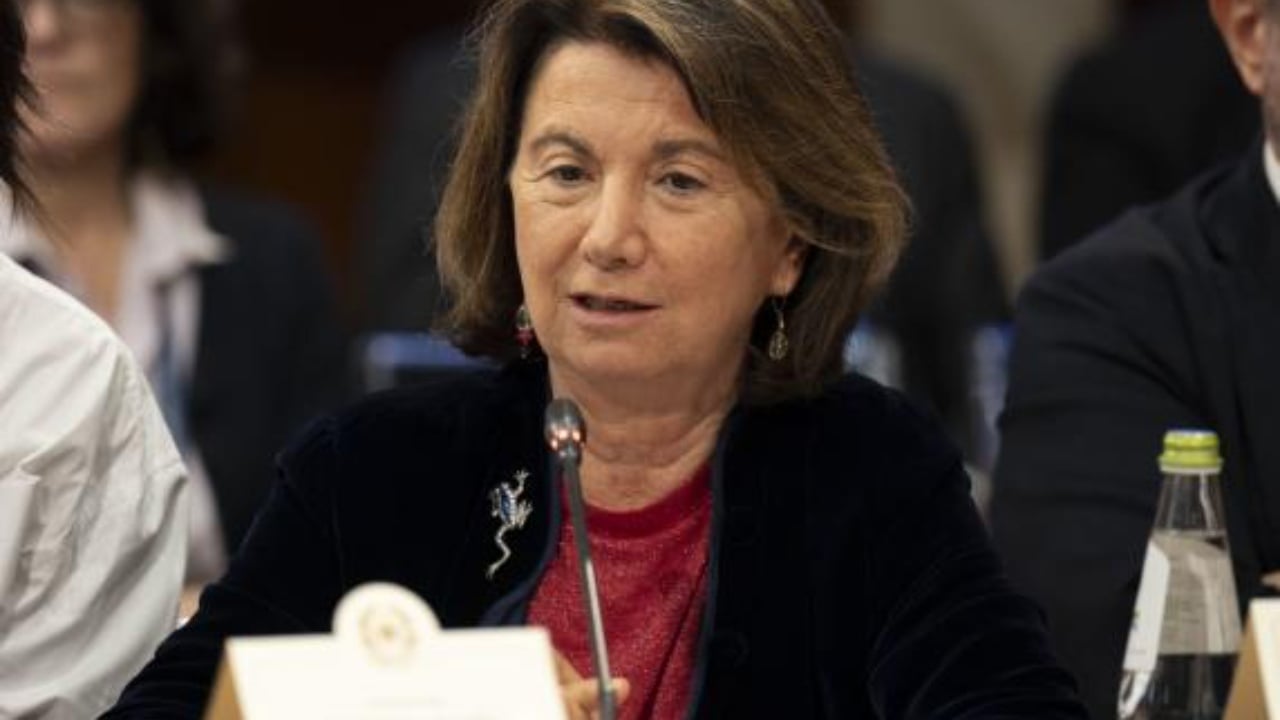 “Udhëtimet në Aushvitz shërbenin si të ishim antifashistë, jo antisemitistë”, Ministja e qeverisë “Meloni” shkakton tërmet në politikën italiane