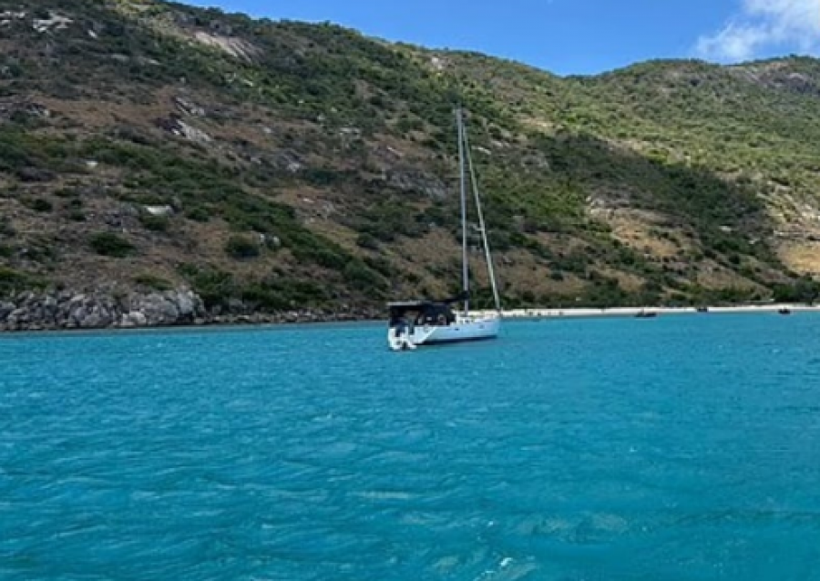 Udhëtimi i ëndrrave kthehet në tragjedi/ 80-vjeçarja pagoi 80 mijë paund në turin me kroçiere, gjendet e vdekur pasi e harrojnë në ishull