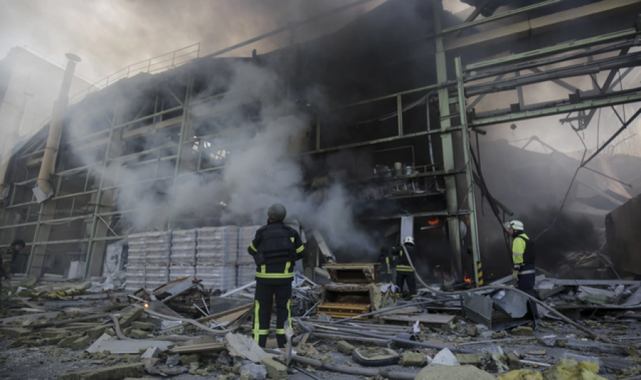 Ukraina në errësirë​/ Mungon energjia elektrike në tetë rajone për shkak të sulmeve ruse