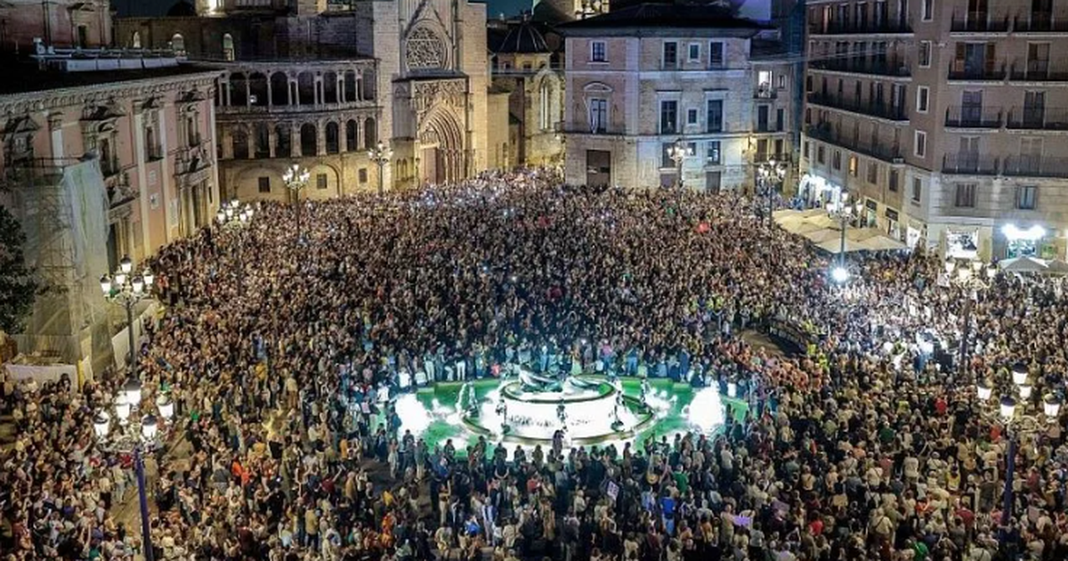 Valencia kërkon drejtësi një vit pas ‘DANA’-s: 50,000 njerëz kërkojnë dorëheqjen e udhëheqësit rajonal