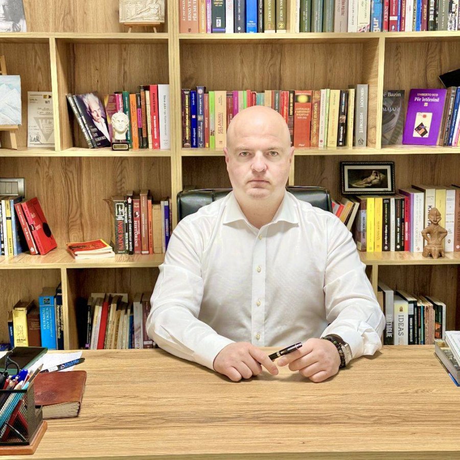 Vëllai po i arrestohej nga SPAK, deputeti i PS live në emision: U njoftova mbrëmë për aksionin…