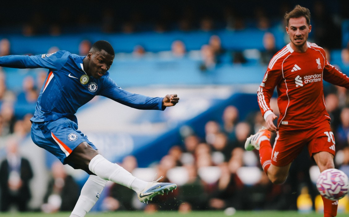Vendos supergoli i Caicedo, Chelsea “leksione” Liverpool-it në pjesën e parë (video)