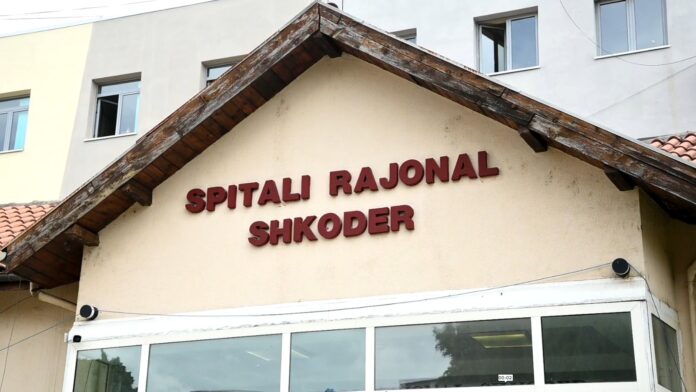 Vetëplagoset me armë zjarri 30-vjeçari në Shkodër, dërgohet me urgjencë në spital