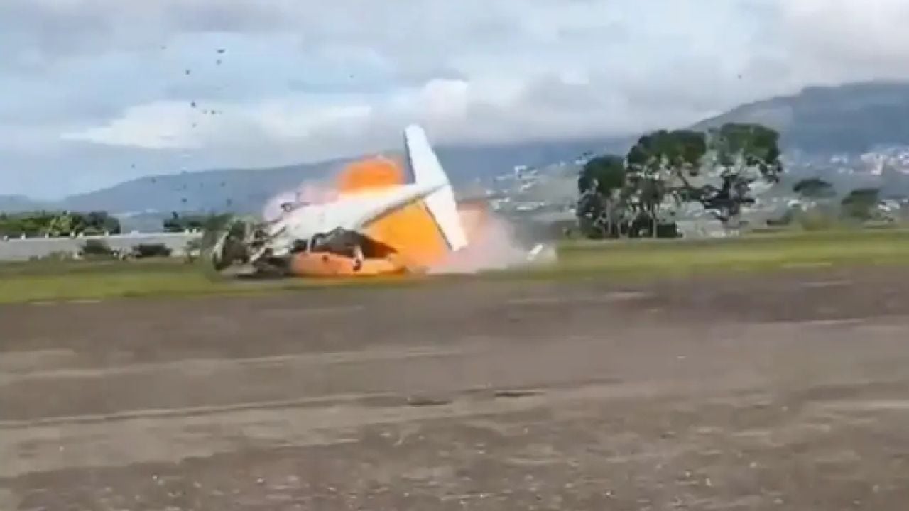 VIDEO/ Aksident ajror në Venezualë, aeroplani përmbyset në nisje dhe përfshihet nga flakët, dy viktima dhe dy të plagosur