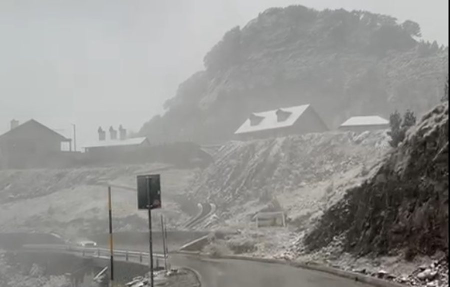 VIDEO / Dukagjini dhe Kukësi zbardhen nga dëbora, ulen ndjeshëm temperaturat