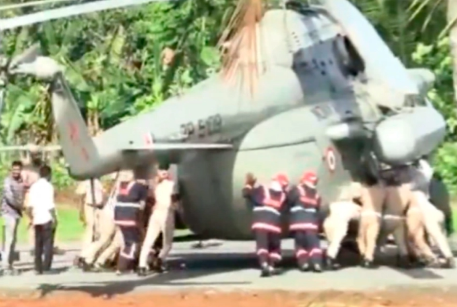 VIDEO / Helikopteri me Presidenten në bord ngec në betonin e sapohedhur