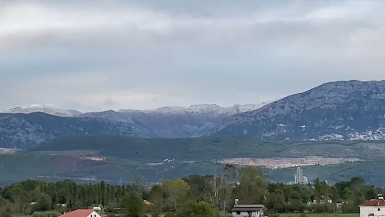 (VIDEO) Moti bën kthesë të fortë, ulen temperaturat/ Malësia e Krujës zbardhet nga dëbora