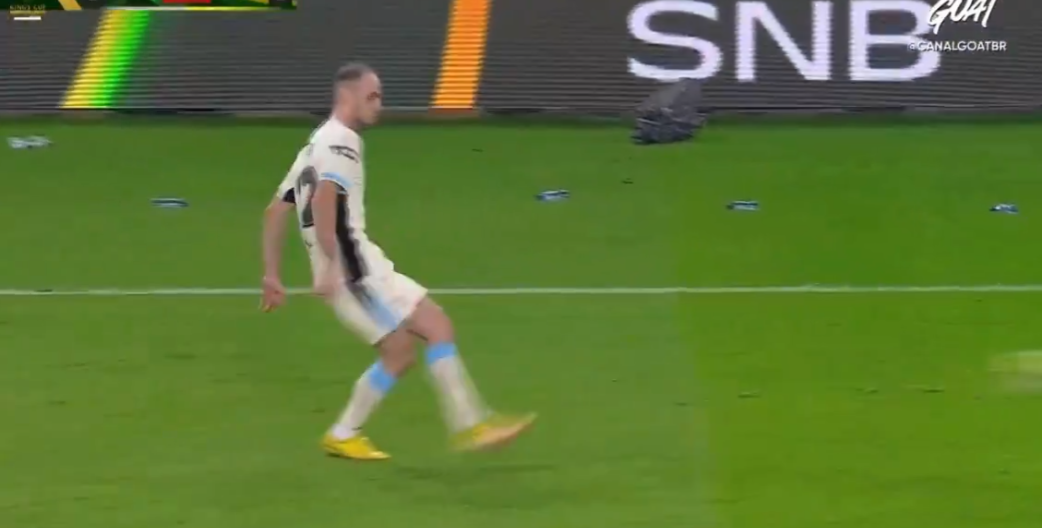 VIDEO/ Pasim si me telekomandë nga Mario Mitaj, mbrojtësi shqiptar jep asist kundër ekipit të Ronaldos