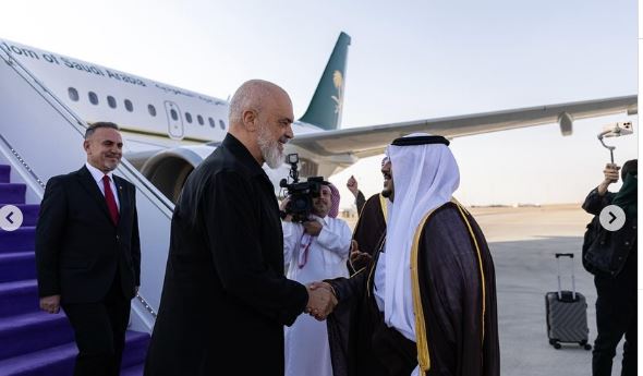 VIDEO / Rama ndan pamjet nga vizita në Arabinë Saudite: Pritja nga zv.guvernatori i Riadit