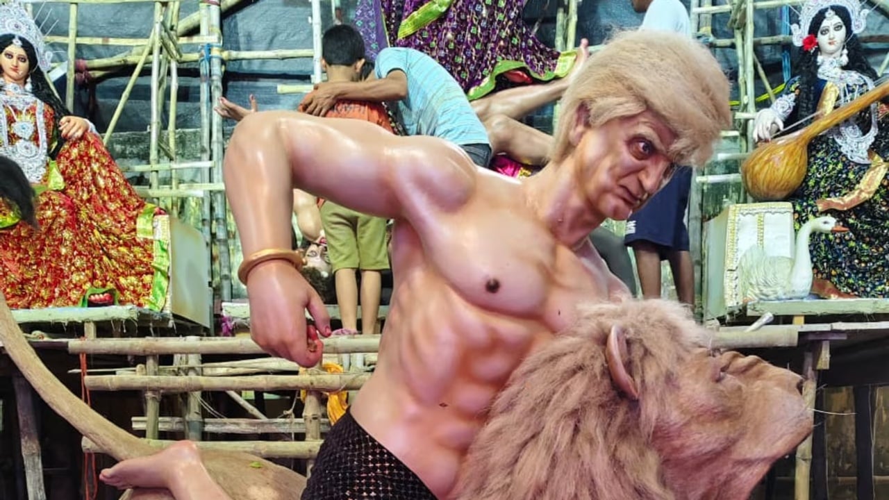 (VIDEO) Tensionet për tregtinë dhe naftën/ India portretizon Trump si demon në festivalin hindu! Artistët: Mënyra jonë për të folur..